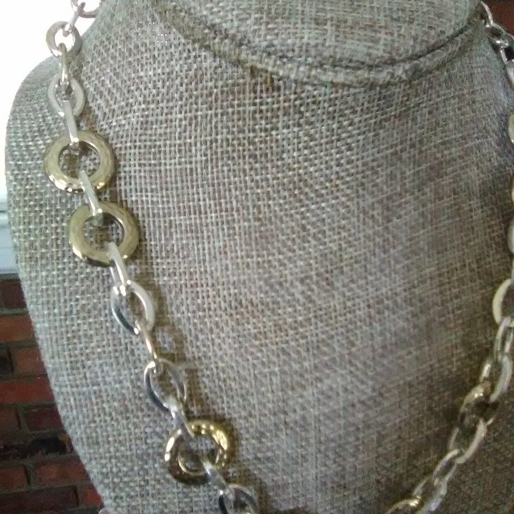 Chain Link Necklace - Picture 4 of 10